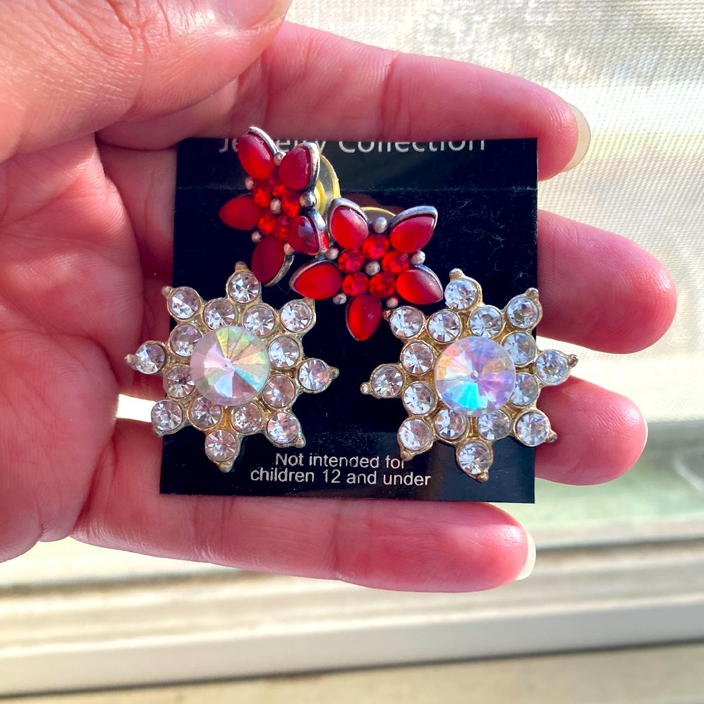 2 for $15 Set of beautiful vintage rhinestone flower earrings